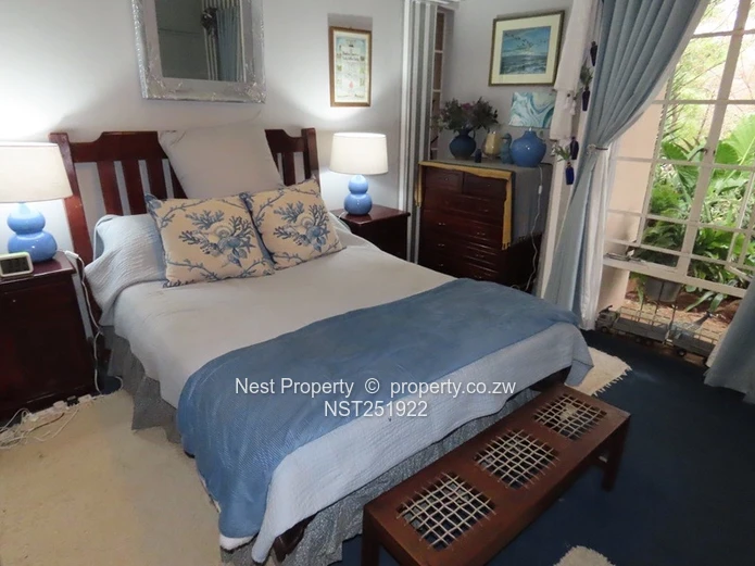 Charming Home + 2 Bed Cottage in Glen Lorne!