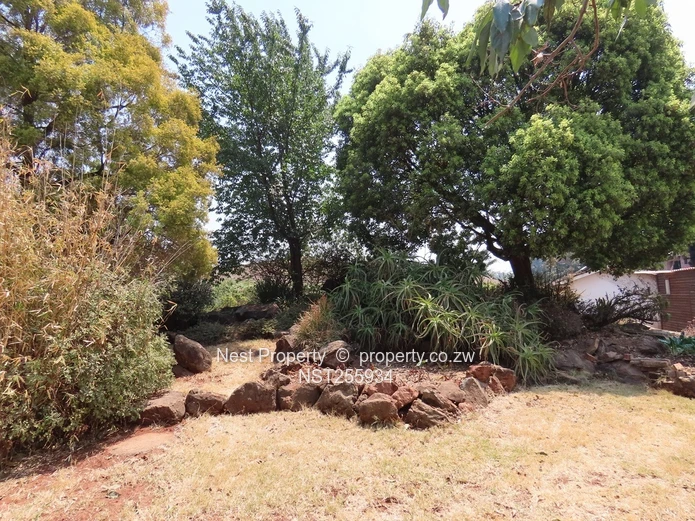 Neat Corner Garden Flat in Greendale North!