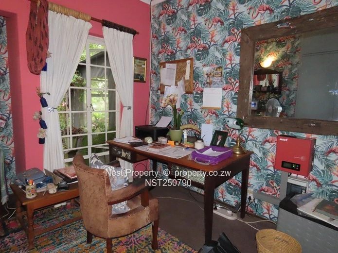 Character family Home in Glen Lorne!