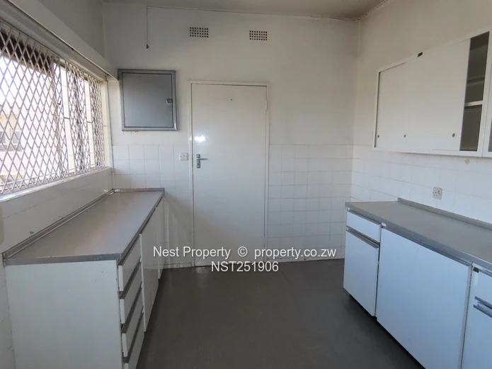 3 Bedroom Penthouse Suite - Avenues (Sole Mandate)