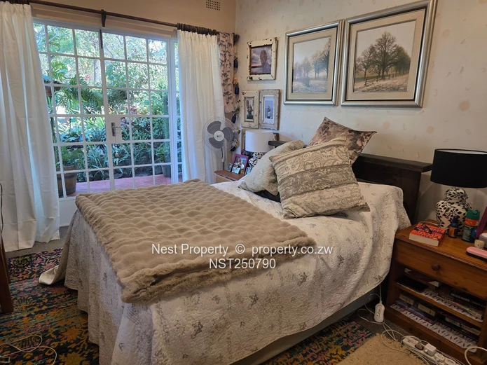 Character family Home in Glen Lorne!