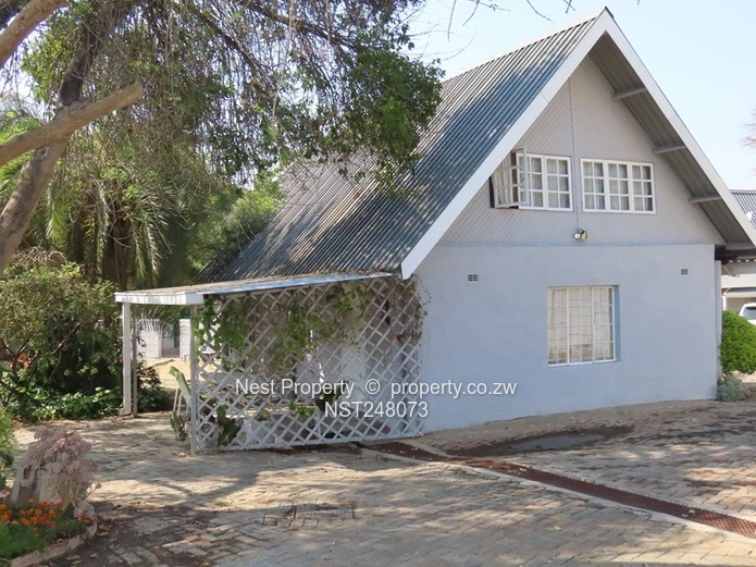 Warm Family Home with Excellent Water in Rolf Valley
