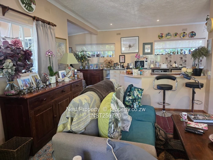 Character family Home in Glen Lorne!