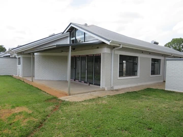 Modern Townhouse for rent in Greendale!