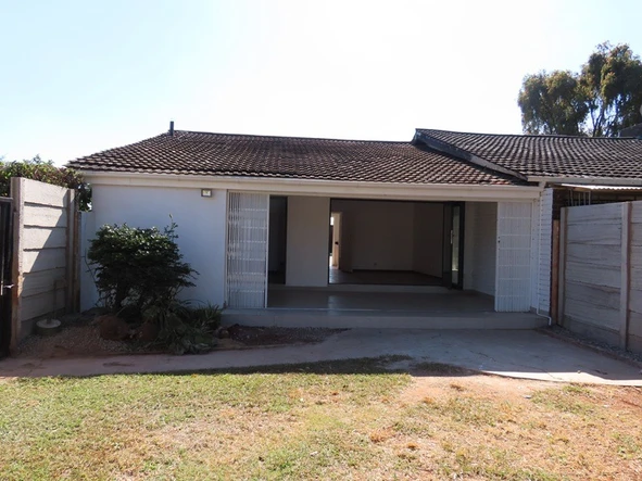 Two Bed Garden Flat for rent- Greystone Park!