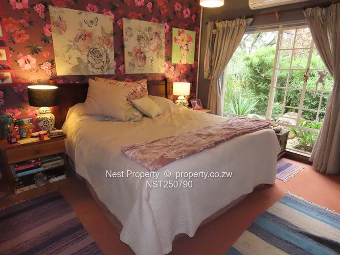 Character family Home in Glen Lorne!