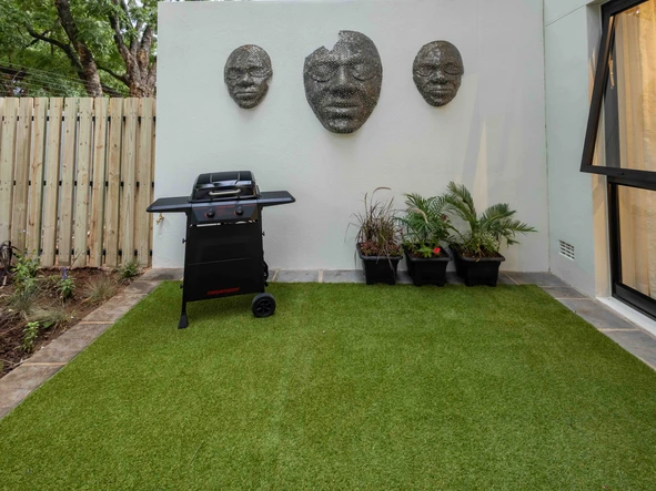 3 Bedroom Flat & Apartment