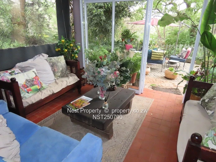 Character family Home in Glen Lorne!
