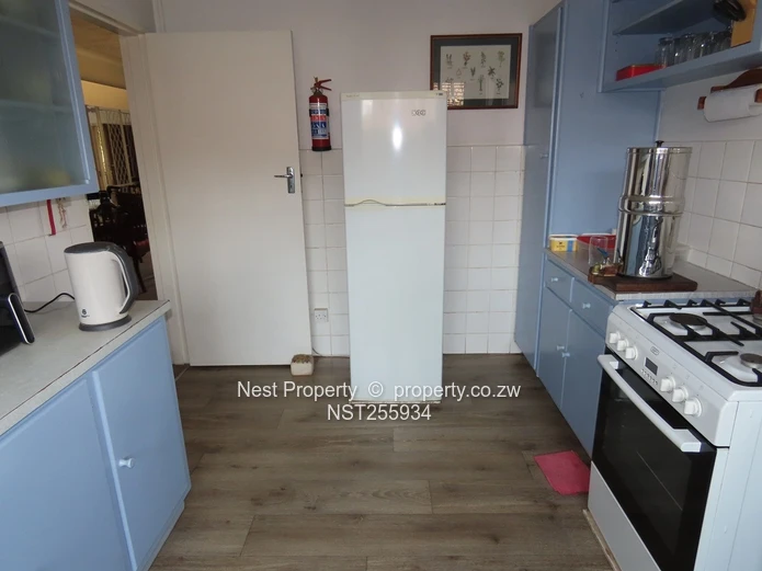 Neat Corner Garden Flat in Greendale North!