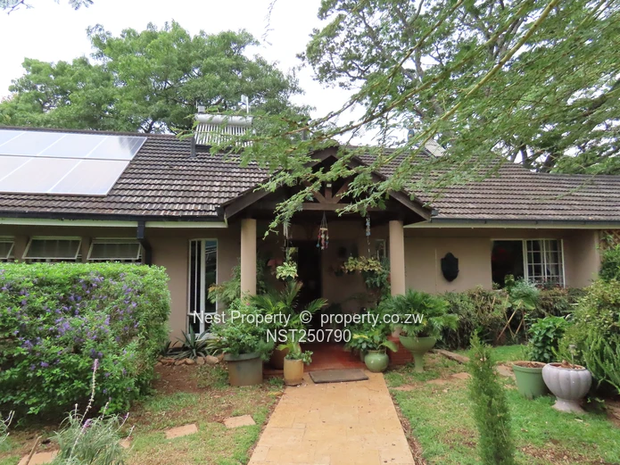 Character family Home in Glen Lorne!