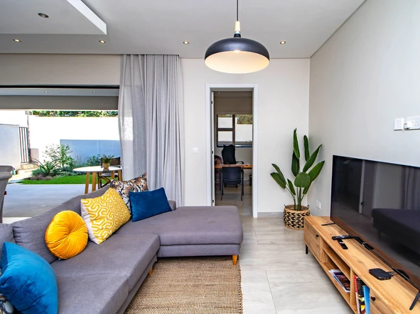 3 Bedroom Flat & Apartment