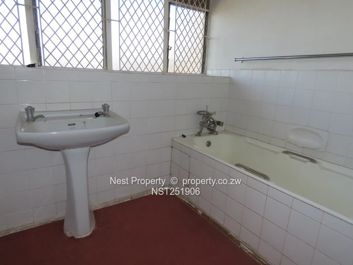 3 Bedroom Penthouse Suite - Avenues (Sole Mandate)