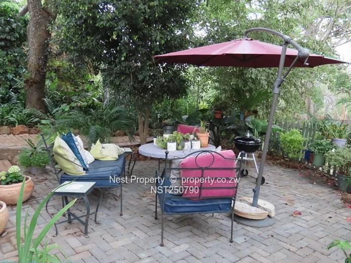 Character family Home in Glen Lorne!