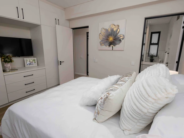 3 Bedroom Flat & Apartment