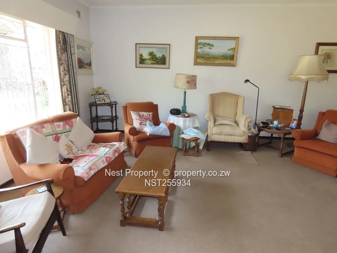 Neat Corner Garden Flat in Greendale North!