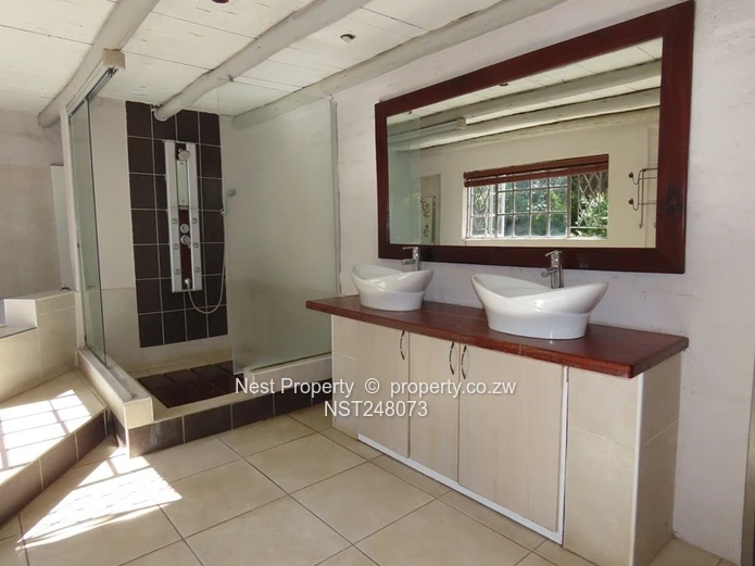 Warm Family Home with Excellent Water in Rolf Valley