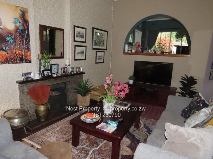 Character family Home in Glen Lorne!