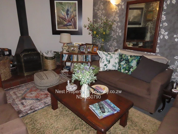 Character family Home in Glen Lorne!