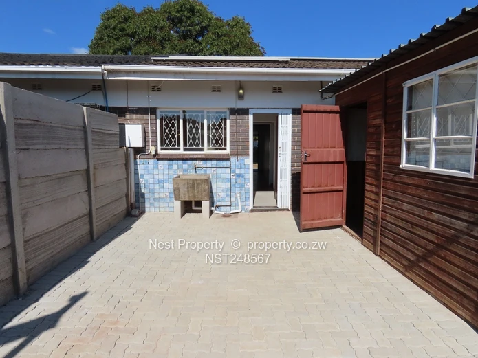 Neat 2- Bedroom Garden Flat in Greystone Park! (Sole Mandate)