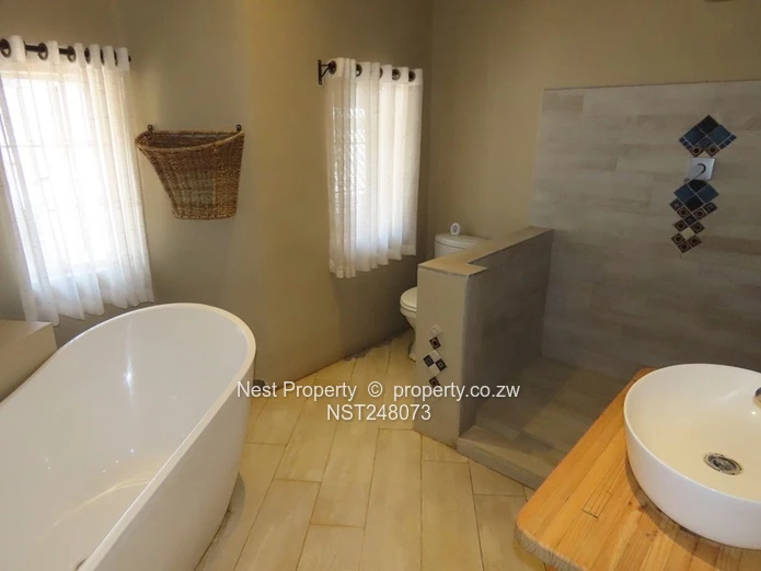 Warm Family Home with Excellent Water in Rolf Valley