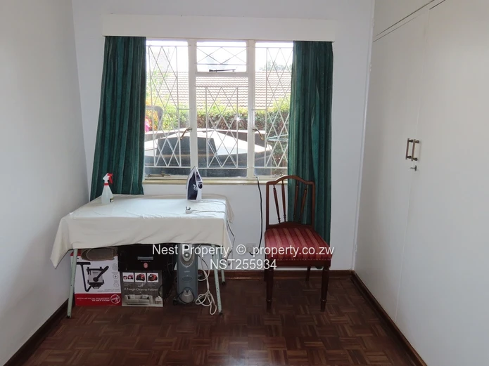 Neat Corner Garden Flat in Greendale North!