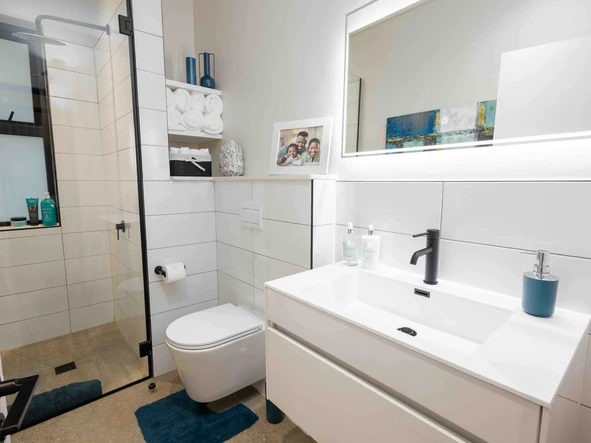 3 Bedroom Flat & Apartment
