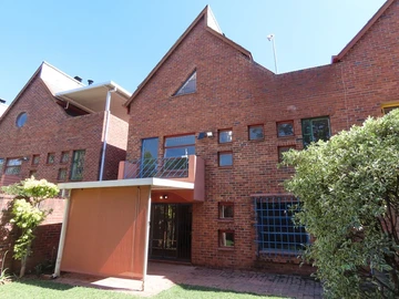 Secure 3 Storey Garden flat for rent- Newlands!